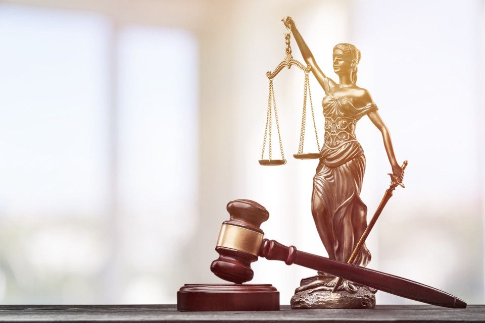 Dispute resolution lawyer in Morocco advising on options